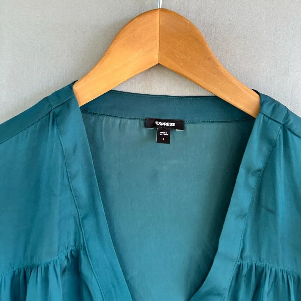 🎉5 for $45🎉 express top blouse shirt size S